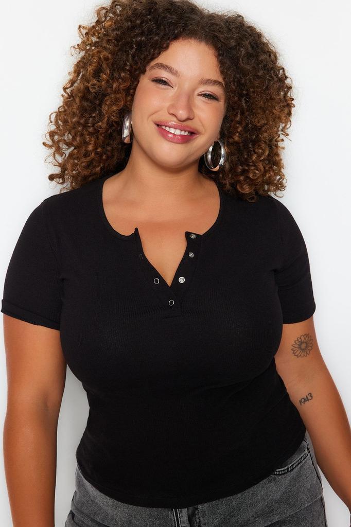 Women's Style Plus Size Blouse Black U-Neck Snap Crop Knitted Blouse