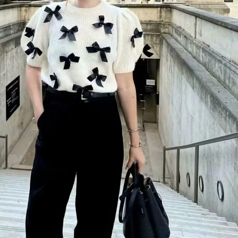 2024 Ранняя осень Новый дизайн Sense Niche Универсальный топ с круглым вырезом Белый с бантом Приталенный свитер с короткими рукавами