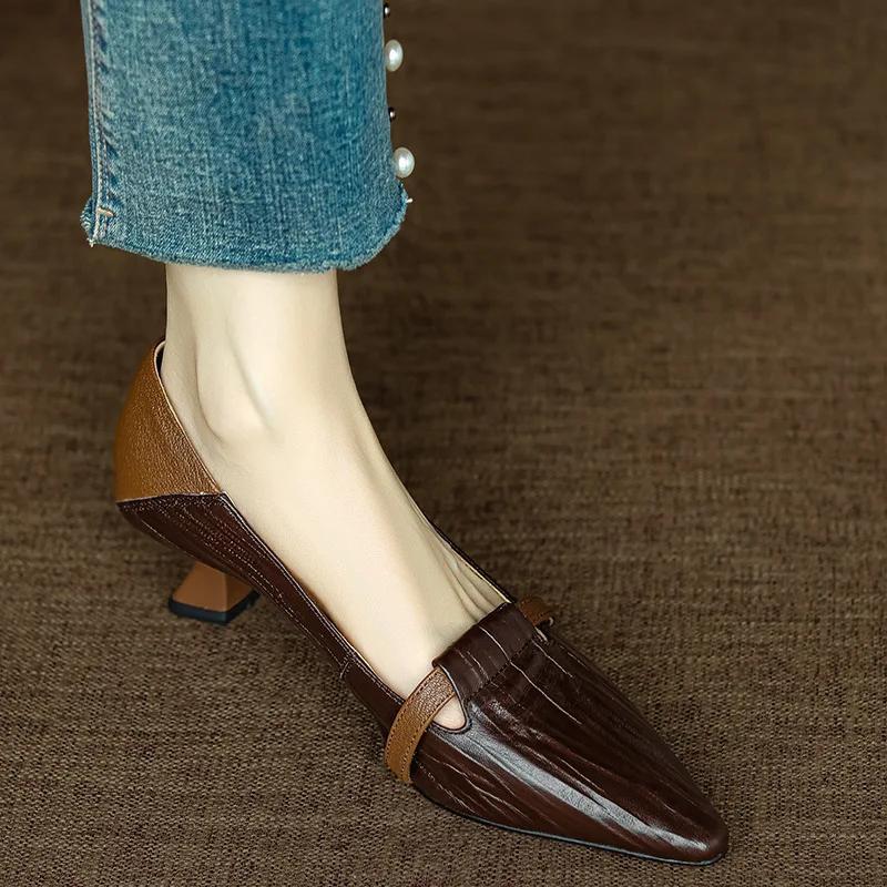 Элегантные женские туфли-лодочки с острым носком, цветные блоки, неглубоким вырезом и ретро-каблуком-рюмочкой