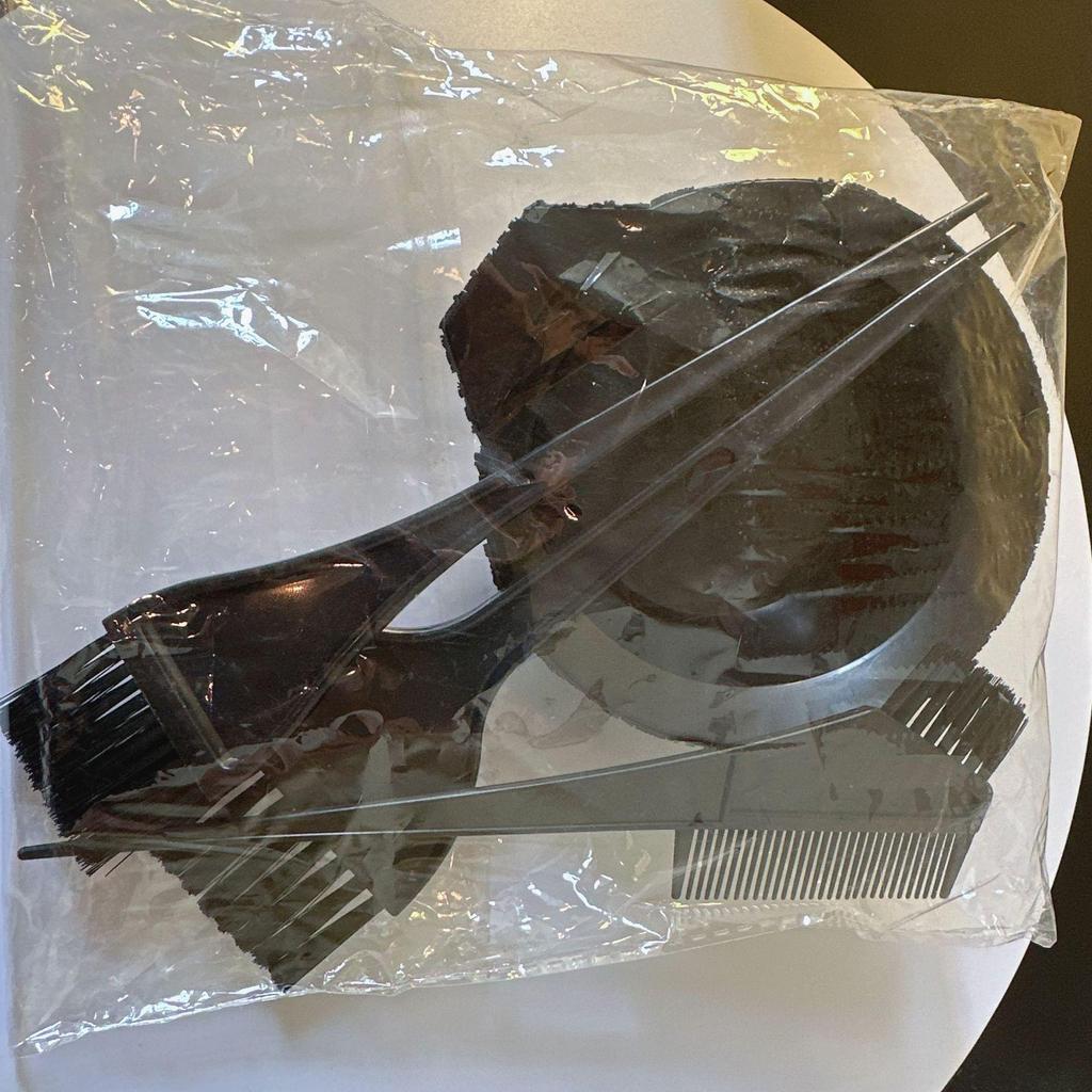 4-Piece Hairdressing Tool Set: Dyeing Bowl & Comb Kit for Home Use