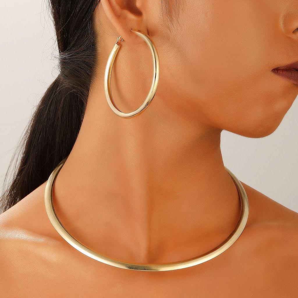 Стильный минималистичный набор чокер и серьги для женщин - европейский и американский дизайн