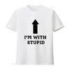 Смешная футболка I'M WITH STUPID с дизайном в виде стрелки Указывающей на другого человека Идеально подходит для юмористических высказываний винтажный Стирка garment washed уличный стиль графический