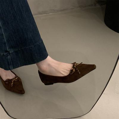 Французские ретро замшевые туфли-лодочки с острым носком женская обувь 2025 весна и осень новые модели с юбками нежные вечерние туфли