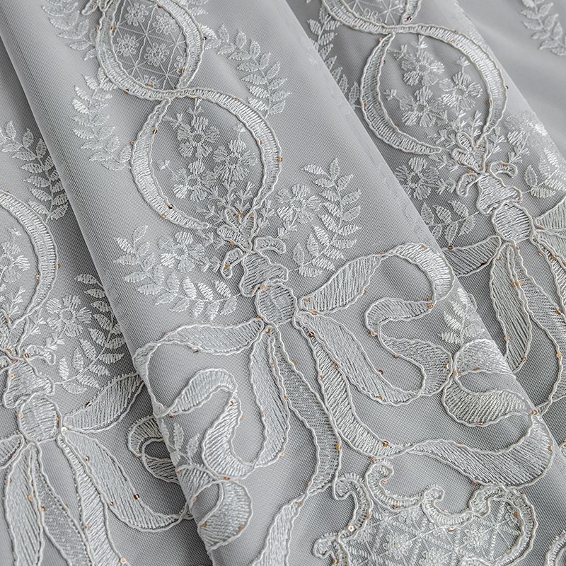 Вышитая цветочная затемняющая штора с люверсами сверху – устойчива к УФ-излучению, пригодна для машинной стирки, вышивка создана для спальни, гостиной и офисных помещений