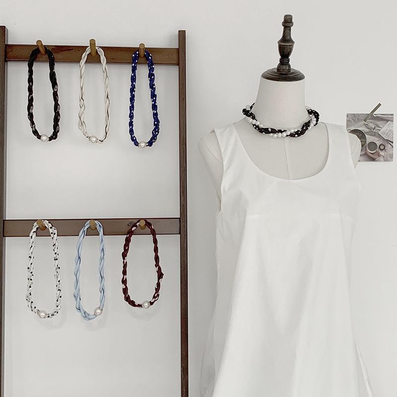 Pearl Necklace Twist Silk Scarf High-end Neck Protection Scarf with Shirt Magnetic Silk Scarf Simple Scarf Collarbone Chain