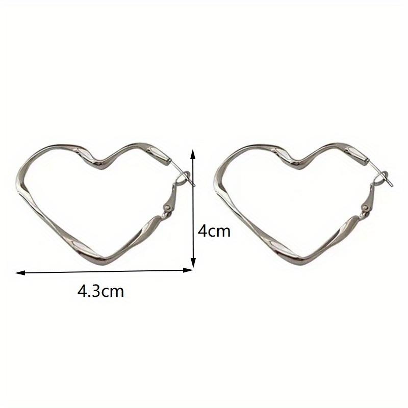 Fashionable and Cute Female Personality Exaggerated Hollow Heart Design Earrings, Suitable for Girls' Birthday Jewelry Gifts.