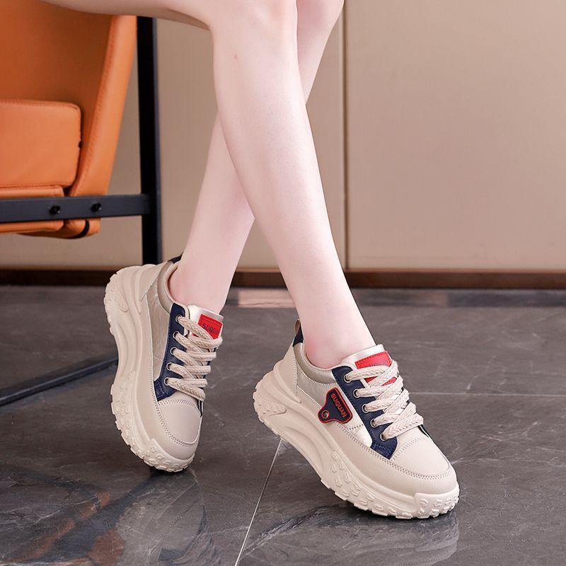 Кроссовки для папы, женские, новая корейская версия 2025 года, весенние студенческие кроссовки с низким верхом и толстой подошвой, увеличивающие рост, спортивная обувь для женщин