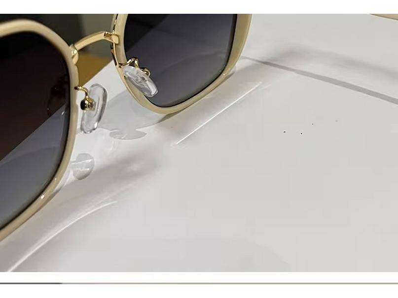 Женские модные солнцезащитные очки 2024 года на лето с большой оправой и защитой от УФ-лучей