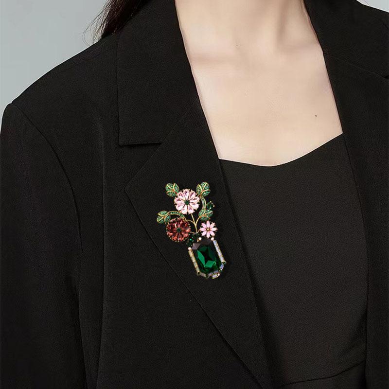 Retro Provence Garden Brooch, High-end Women's Light Luxury and High-end Sense, Fashionable Coat Brooch