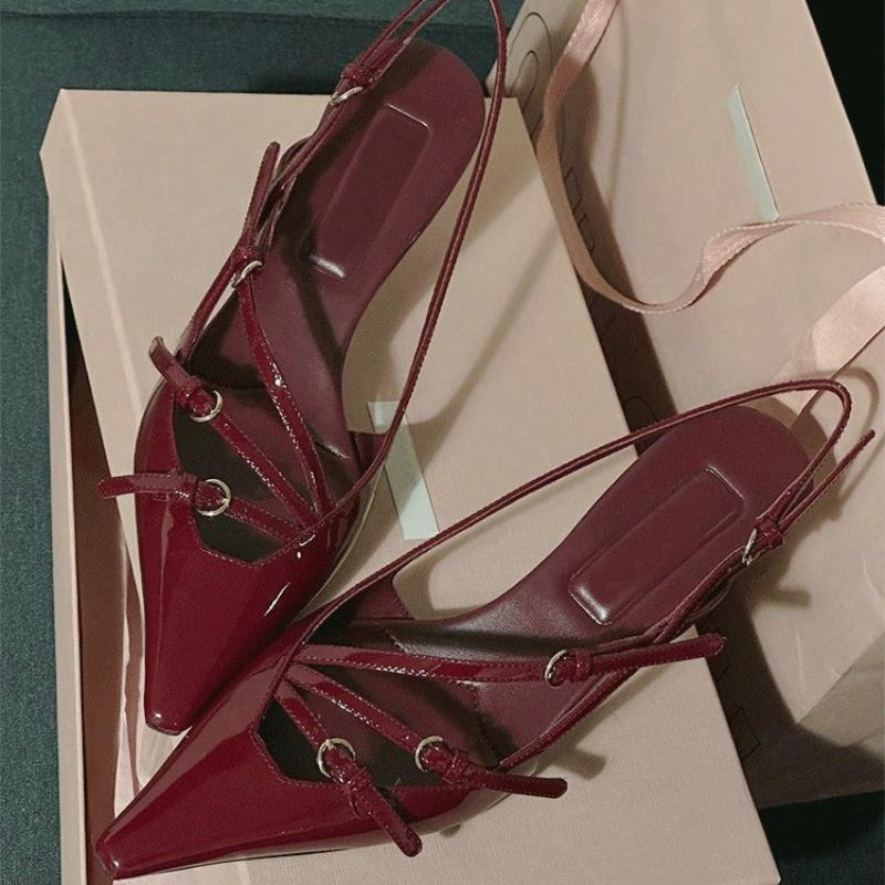 Мода 2025 Новые лакированные сандалии-кошечки с ремешком на щиколотке, женские черные шелковые туфли-лодочки на шпильке с острым носком
