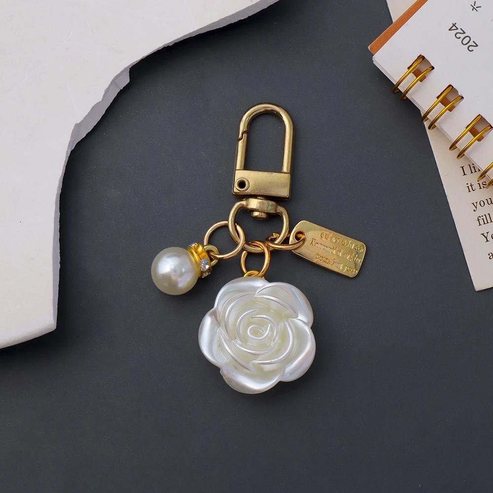 Elegant Pearl Keychain Luxury Shell Flower Leaf Pearl Keyring Handbag Charm DIY Car Key Accessories for Women Stylish Gift