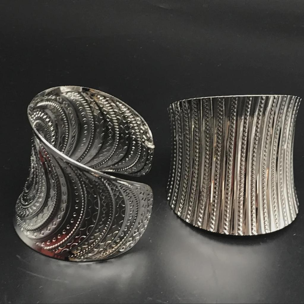 Ретро Серебряный Металлический Браслет С Гальваническим Покрытием Для Фотографий Модного Показа