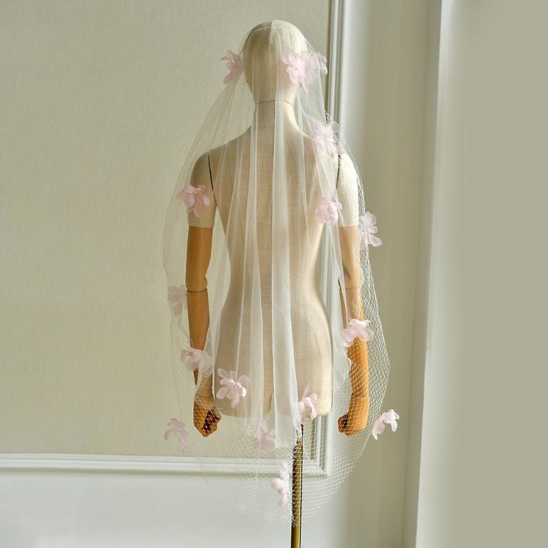 Classic White Fingertip Length Wedding Veils Easy To Secure Polyester Flower Hair Accessory For Bride