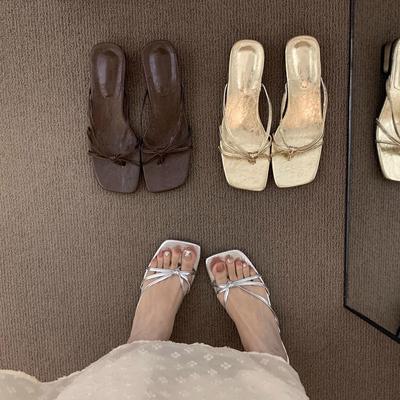 Толстый каблук золото французский тонкий ремешок премиум крутые шлепанцы обувь феи верхняя одежда 2025 летний отпуск римские сандалии