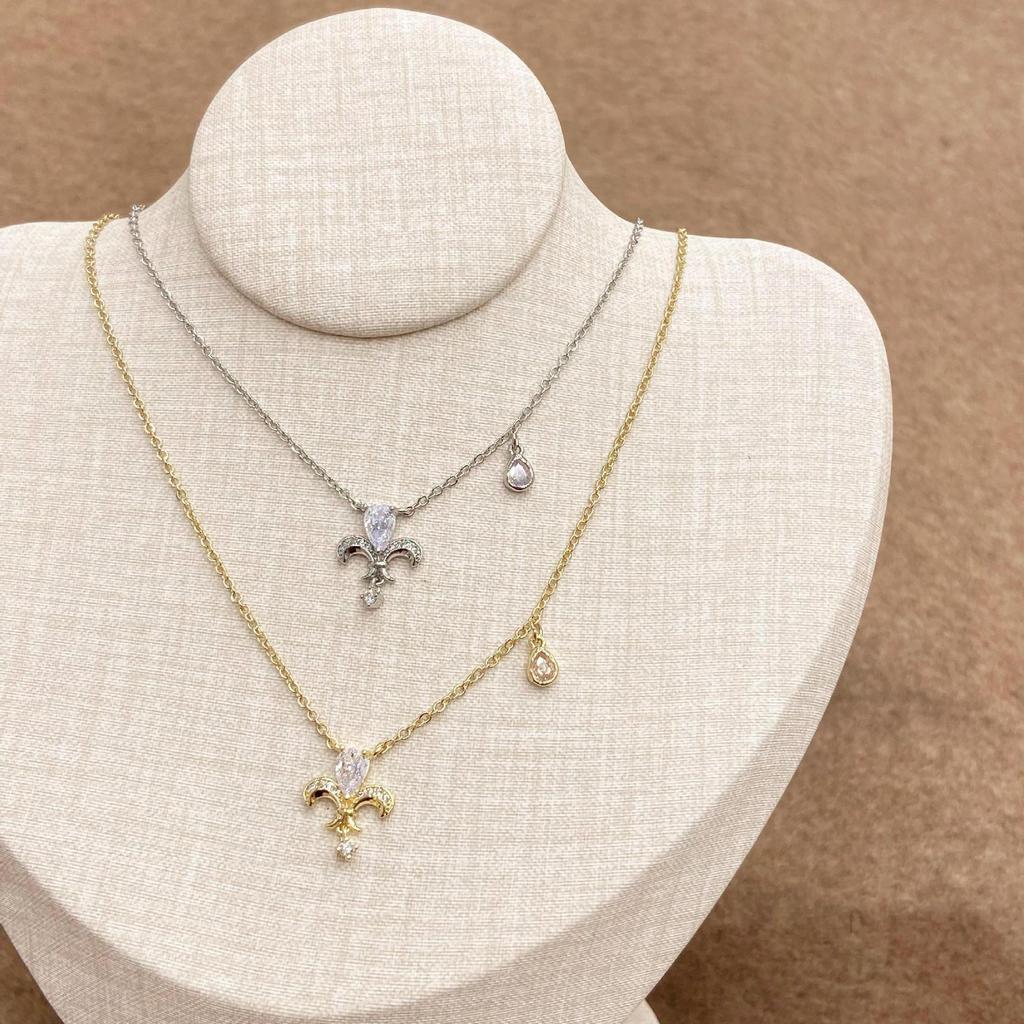 Изысканное женское ожерелье с подвеской «Ирис» из циркона — элегантная ключичная цепочка с нишевым дизайном