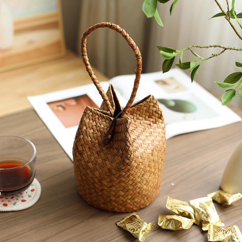 Подарочный набор к Празднику Драконьих лодок: Соленые утиные яйца, цзунцзы и местные деликатесы в плетёной из соломы ручной корзинке