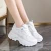 Кроссовки на толстой подошве для девочки 2025 новая летняя дышащая сетка белые туфли повседневная спортивная супер огонь обувь не устают