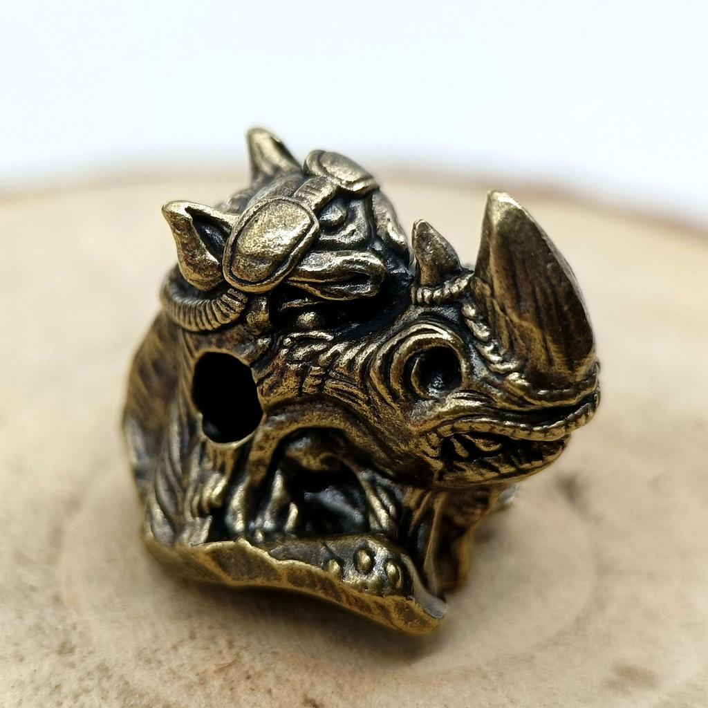 Подвеска и брелок из паракорда Rhino EDC