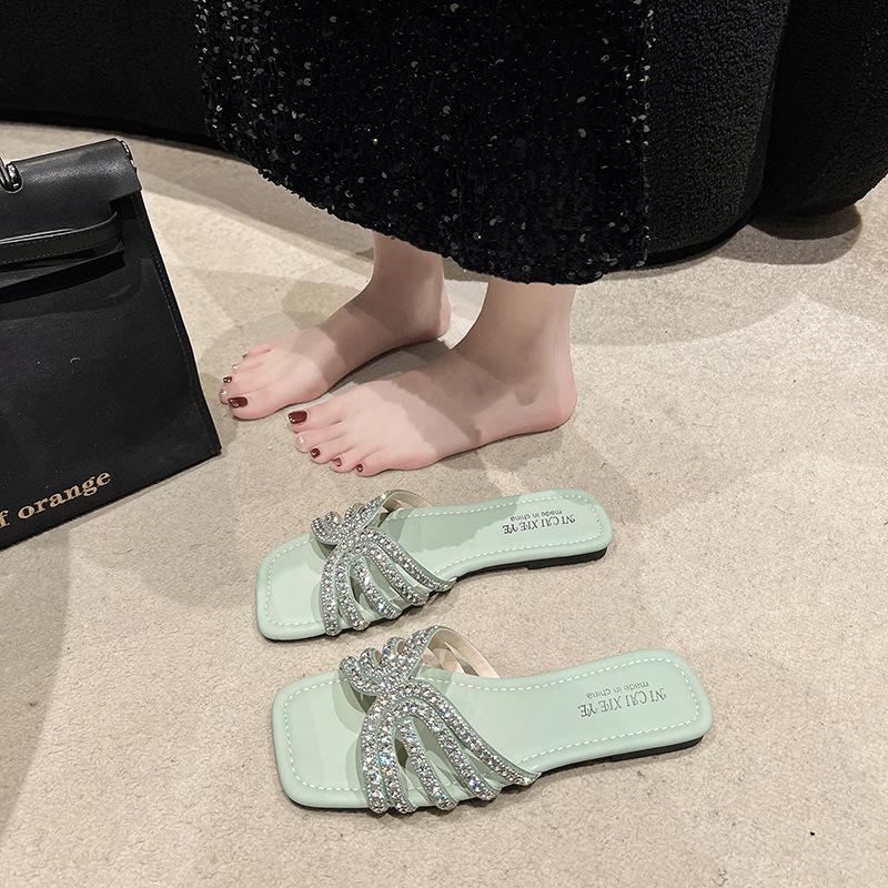 Сандалии большого размера женские летние новые модные квадратные головки со стразами на плоской подошве с одной педалью пляжные тапочки импортная торговля