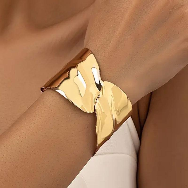 Sleek Metal Wings Geometric Crossover Bangle - Elegant Spring Fashion