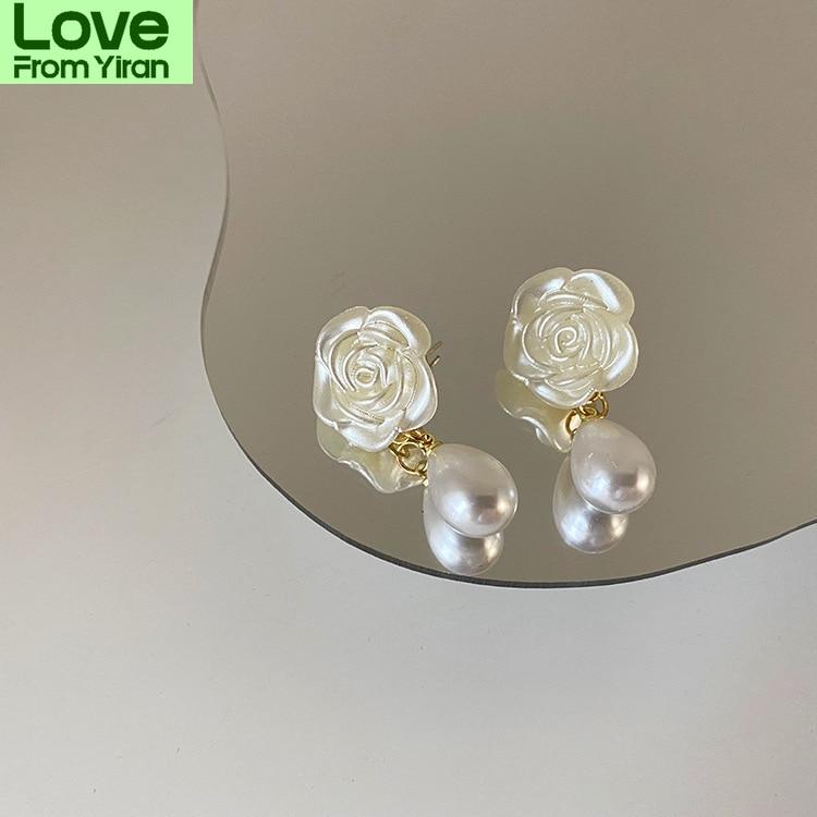 Ретро Серьги с Жемчугом и Цветами Женские Украшения Универсальные Элегантный Образ Темперамент Свадебный Кулон Идея Подарка Аксессуары Винтажный Кулон
