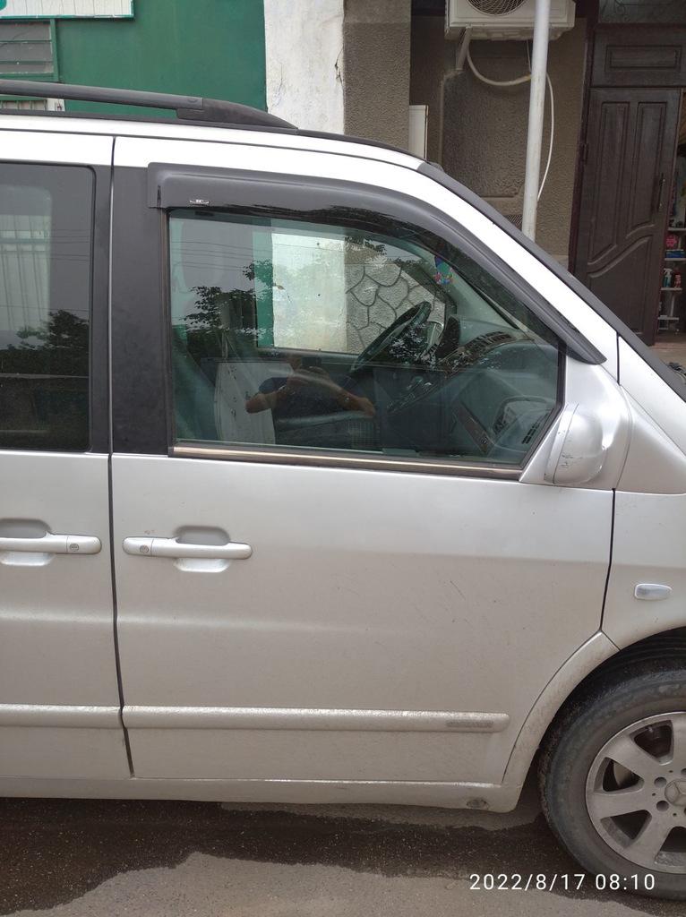 Ветровики (2 шт, HIC) для Mercedes Vito W638 1996-2003 гг