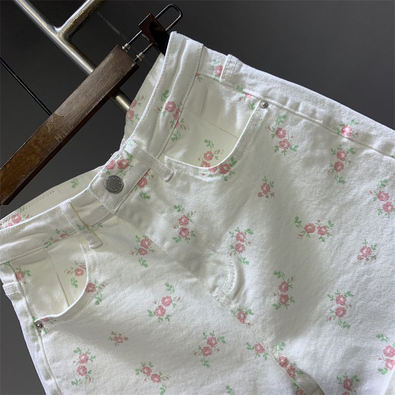 Женские белые цветочные шорты из денима Revers 2025 года, новые универсальные брюки с высокой талией, корейские летние широкие брюки-полукомбинации