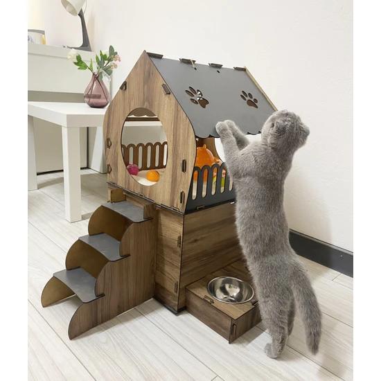 Декоративный домик для кошек на террасе и набор контейнеров для еды