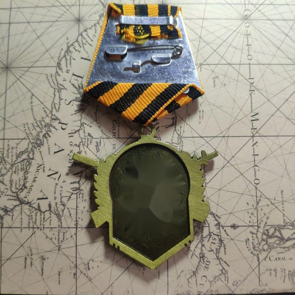 Вымышленная советская медаль почета, сделанная своими руками, украшена памятным значком пехоты с крестом АК, старомодным культурным и творческим #