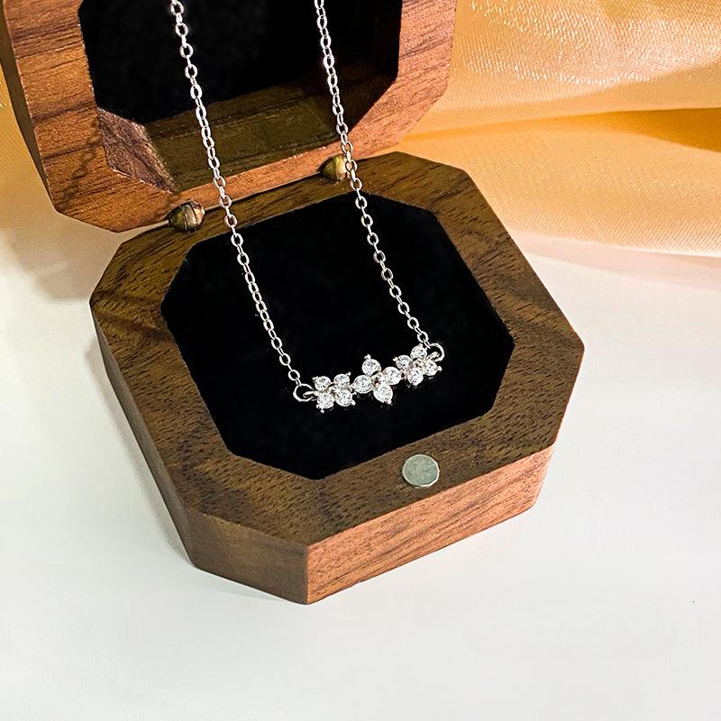 Ожерелье Sweet Flower для женщин, легкая роскошь, высококачественная, элегантная и универсальная цепочка для ключицы
