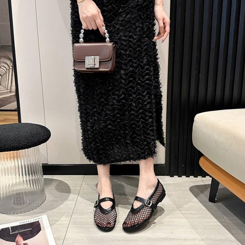 Сандалии на плоской подошве с металлической пряжкой для женщин, для ношения на открытом воздухе, с полыми повседневными сандалиями