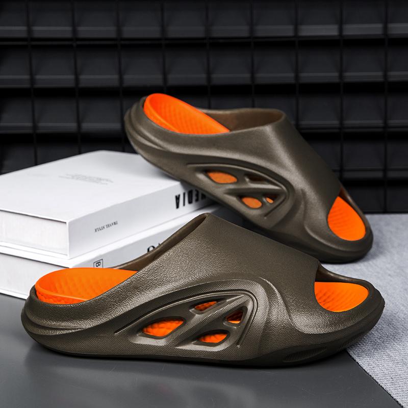 Мода 2025 Мужские роскошные домашние тапочки Летние новые мужские тапочки на толстой подошве для улицы Перфорированная пляжная обувь Ленивые кроссовки Крутые тапочки