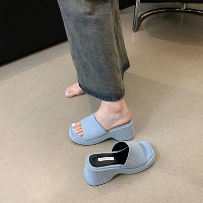 Шлепанцы с открытым носком на танкетке, женская летняя обувь, шлепанцы-сандалии на толстой подошве-маффине и высоком каблуке, крутые