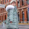 Одежда на хлопковой подкладке для девочек. Новая детская пуховая куртка на хлопковой подкладке средней длины для маленьких девочек. Куртка с хлопковой подкладкой в ​​иностранном стиле. Утолщенное зимнее пальто.