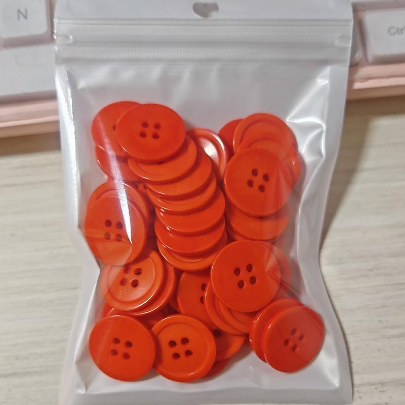 Круглые пуговицы для костюма из смолы 20 мм с тонким краем черного и белого цвета с 4 отверстиями