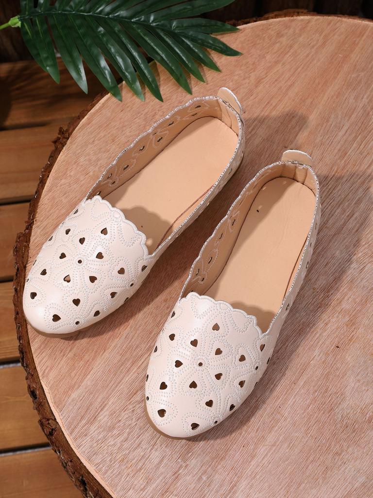 2025 New Spring Flat-bottom Embroidered Hollowed-out Casual Breathable Women's Shoes One-pedal Lazy Shoes Soft-soled Mother Shoes