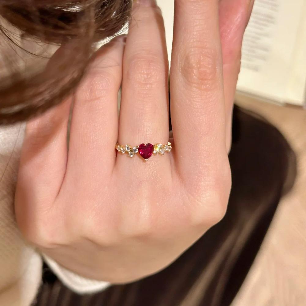 French Vintage High Carbon Small Heart Ring for Women Fashion Light Luxury Red Corundum Diamond Ring