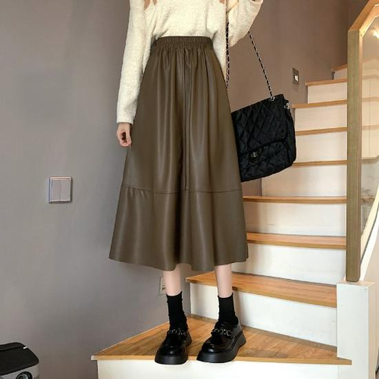 Women's Khaki A-Line Leather Skirt, Autumn/Winter 2025, High-Waisted, Mid-Length, Petite Hip-Hugging Umbrella Skirt