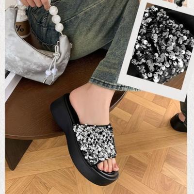 Шлепанцы на высокой платформе, женские летние повседневные тапочки, хрустальные клиновидные шлепанцы, блестящие сандалии на толстой подошве, с открытым носком, натягивающиеся, пляжная обувь