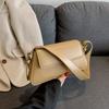 Сегодняшняя популярная новая модная сумка-багет, маленькая квадратная сумка, нишевый дизайн, однотонная, на одно плечо, подмышку, женская сумка для通勤