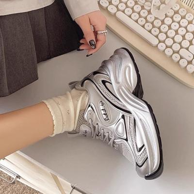 Серебристые кроссовки на платформе для женщин, новые весенне-осенние ретро универсальные кроссовки на шнуровке из сетки на маффиновой подошве