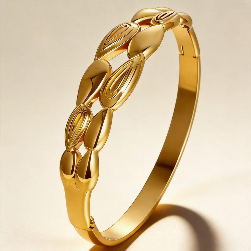 New Heart-Shaped Stainless Steel Bracelet: Elegant, Stylish & Non-Fading Wristband for Girls