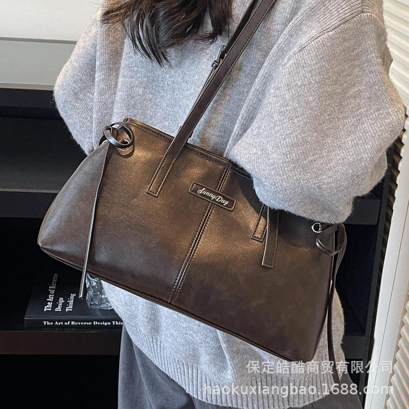 Leopard print bag women's large capacity 2025 new autumn and winter retro shoulder underarm bag niche portable work commuter bag