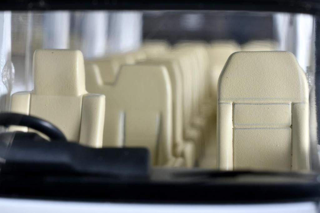 Tomica Limited Vintage Neo Hino Liesse II LX Готовый продукт LV-N326a Белый/Фиолетовый