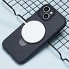 Чехол для iPhone 15 из ТПУ+ПК с текстурой под карбон, с поворотной магнитной подставкой