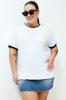 Женский стиль, большие размеры, белая трикотажная футболка бойфренда с цветными блоками