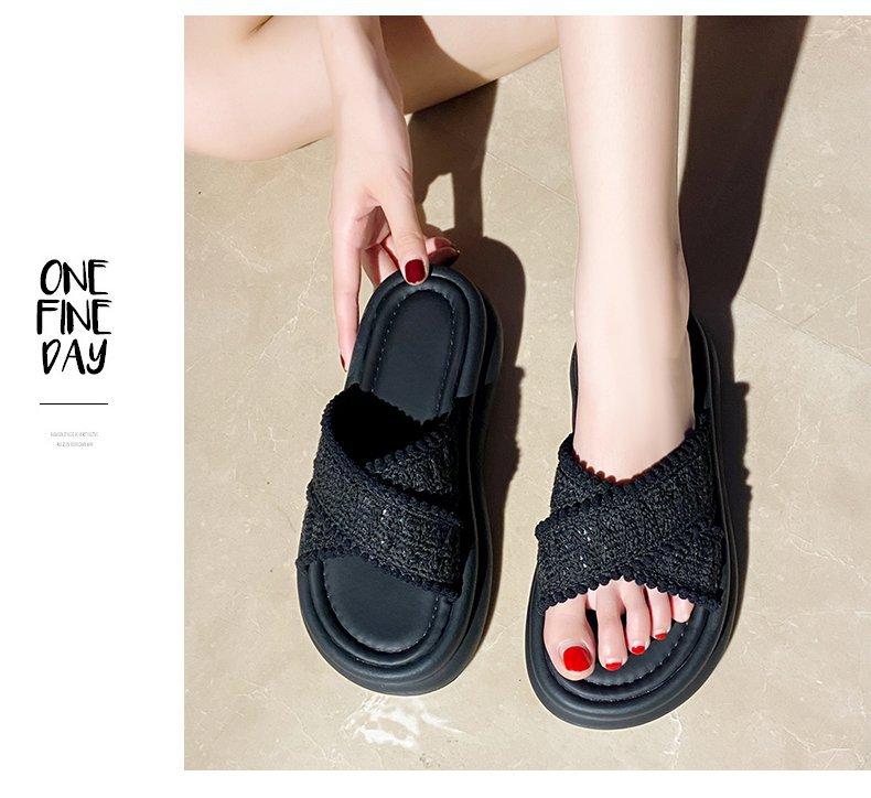 Модные шлепанцы на толстой подошве с маленьким ароматом, женская новая летняя обувь, французские маленькие сандалии, пляжные сандалии в 2025 году