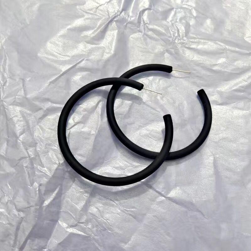 2024 Модные корейские яркие серьги-кольца в форме цветных кругов для женщин – смелый, современный стиль