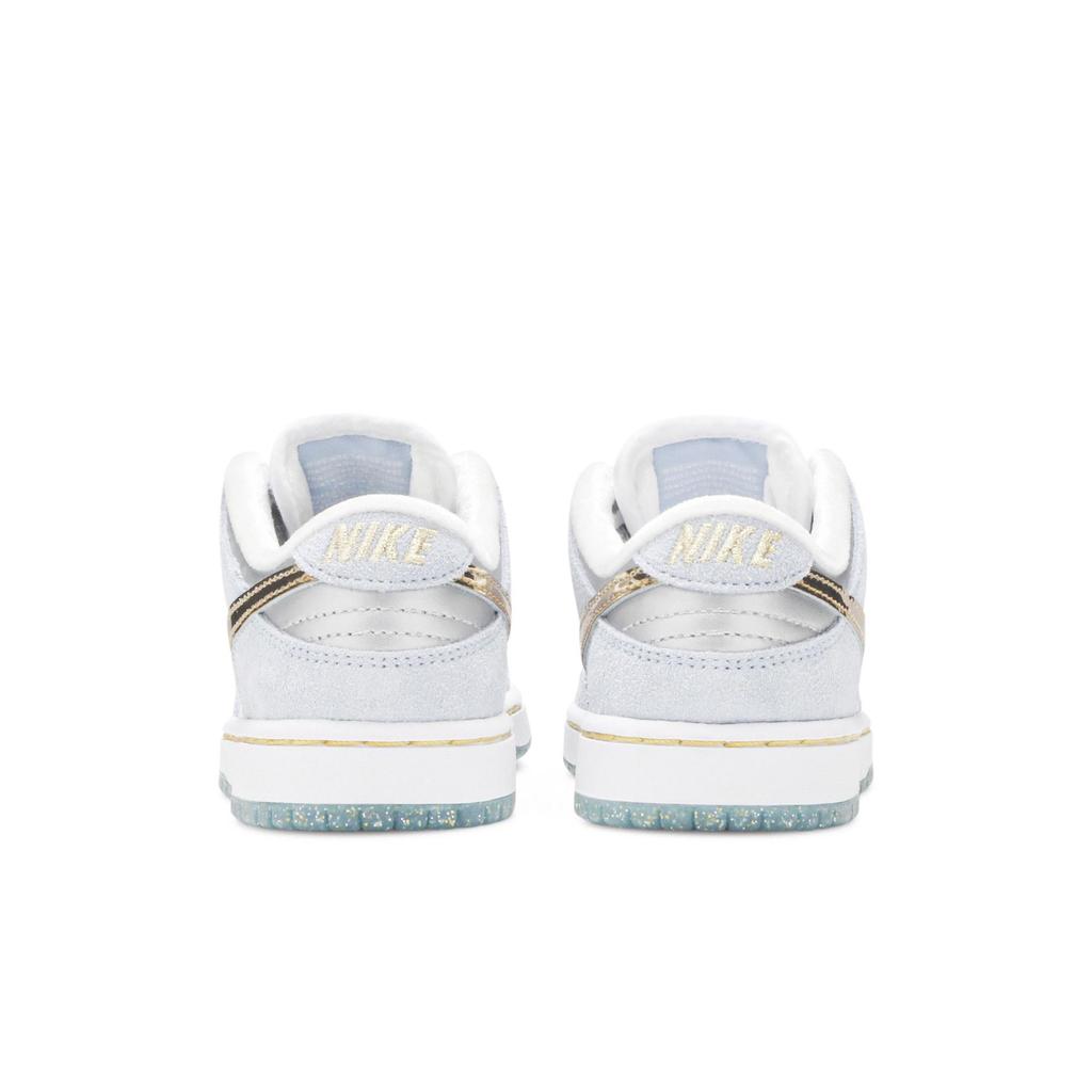 Nike Dunk Low SB Детские 'Праздничный Special' (унисекс) Белый / Психический синий / Металлический золотой Детские скейтбордические кроссовки DJ2519 400