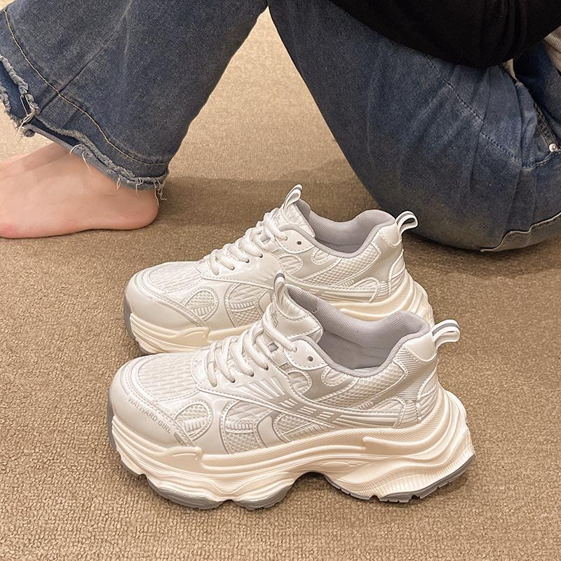 Женские кроссовки на толстой подошве, новинка осени 2024 года, дизайн с серебристой кожаной поверхностью, мягкая подошва, сетчатая поверхность, дышащие, универсальные, для отдыха и спорта